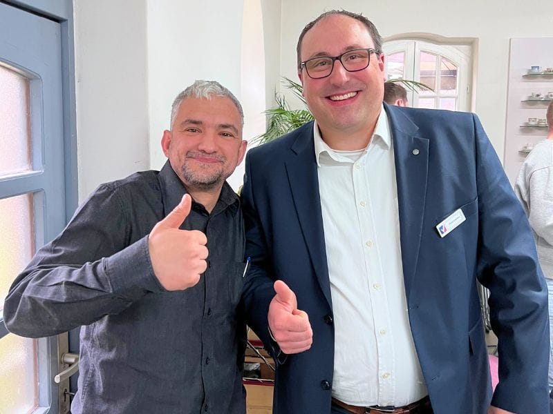 Auf dem Bild sind Yüksel Avci und Daniel Esposito zu sehen